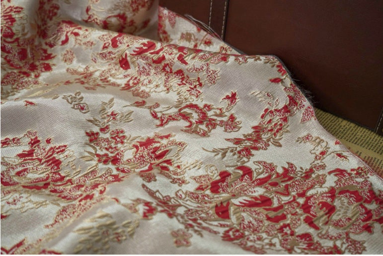 Gold Thread Jacquard Fabric: 3D Embossed Floral Woven Material