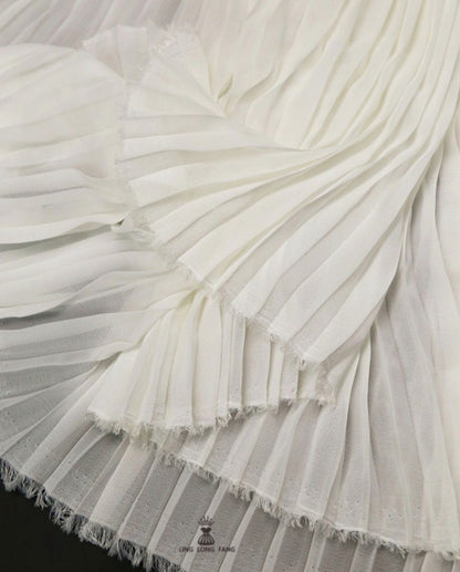 Tissu mousseline plissé : texture crêpe pressée à la main, 150 cm de large