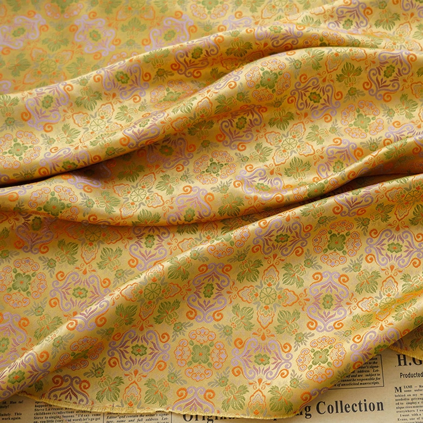 Tissu brocart de soie : style mongol-tibétain, 140 cm de large