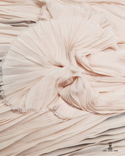 Tissu mousseline plissé : texture crêpe pressée à la main, 150 cm de large