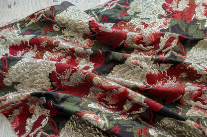 Tissu brocart pivoine 3D avec fils d'or : Jacquard vintage, 142 cm de large
