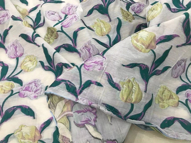 Tissu jacquard organza à motif tulipe : matériau de couture 3D pour créateurs