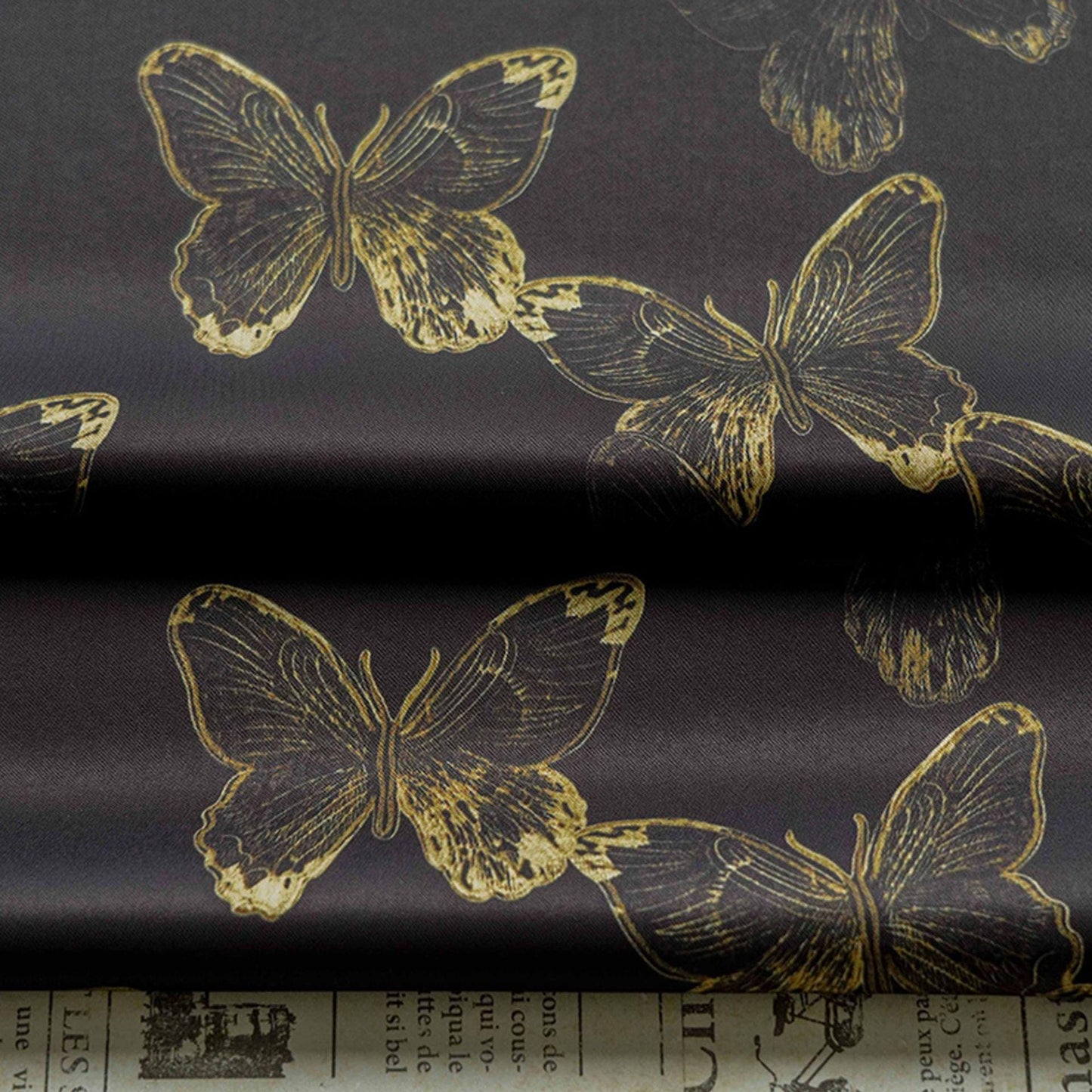 Tissu jacquard satiné soyeux à motif papillon - Largeur : 150 cm - Couture, costumes et décoration