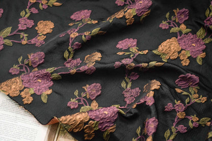 Tissu jacquard à motif floral et fils dorés : Tissu de créateur Vintage Palace, 147 cm de large