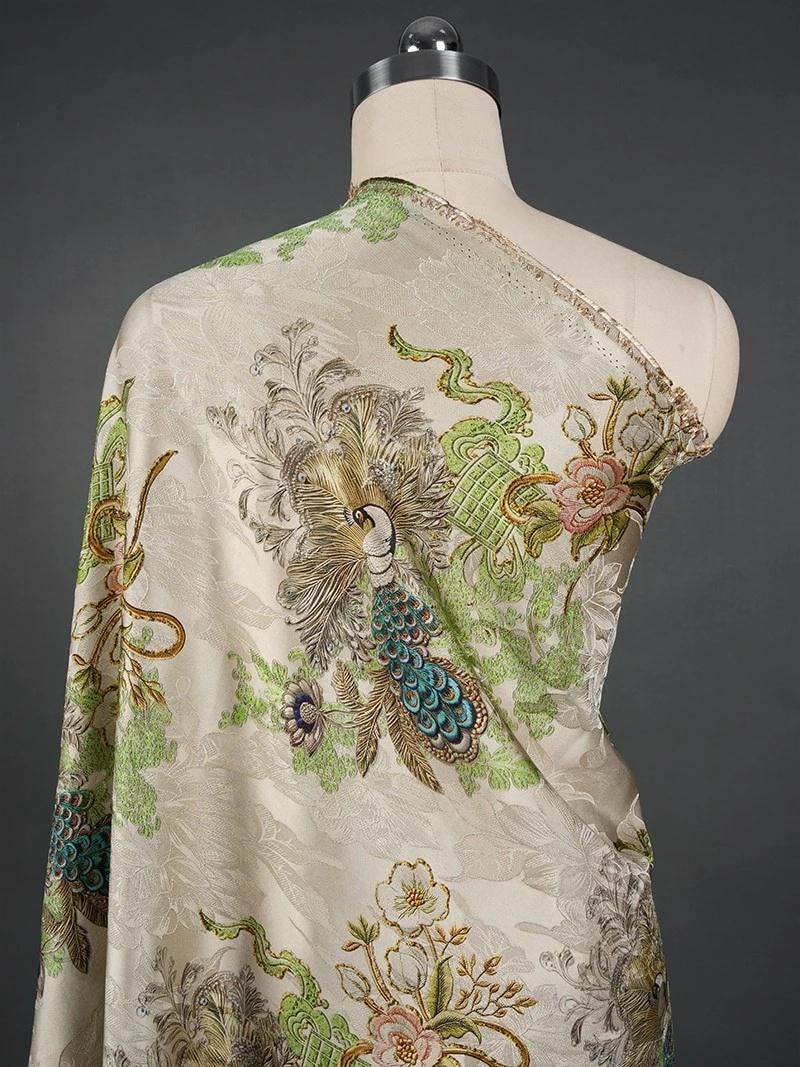Tissu satiné de soie « Thé Paon » : Ameublement vert, costumes, rideaux (58 po L)