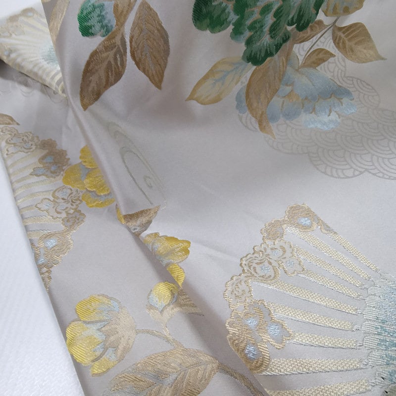 Tissu jacquard floral vintage : motif papillon et fleurs, 145 cm de large