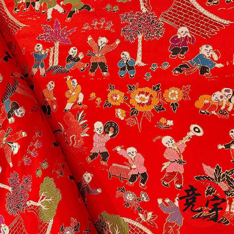Brocart chinois rouge et or : motif de peintures anciennes, 150 cm de large