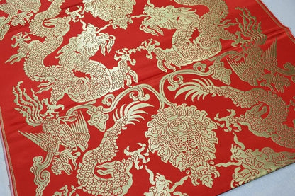Tissu brocart de soie Double Dragon : Tissu Cheongsam rouge et or (29" de large)
