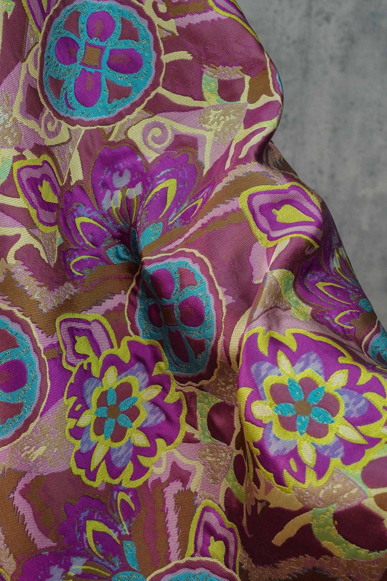 Tissu jacquard gaufré : brocart floral géométrique abstrait, 150 cm de large