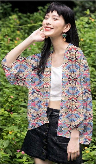 Tissu imprimé de fleurs japonaises : mélange coton-élasthanne, tissu pour la confection de kimonos