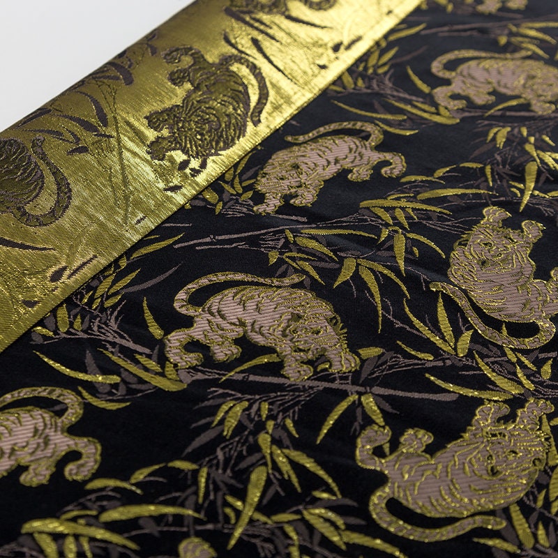Tissu brocart de soie et bambou tigre : Nishijin tissé avec du fil d'or (29,5" de large)