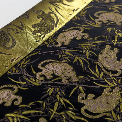 Tissu brocart de soie et bambou tigre : Nishijin tissé avec du fil d'or (29,5" de large)