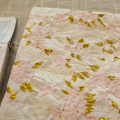 Tissu jacquard floral à fils dorés : 130 cm de large, pour l’ameublement et la confection de costumes
