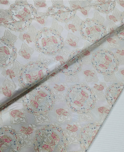 Tissu jacquard vintage : motif papillon et fleur en fil doré, 145 cm de large - au mètre