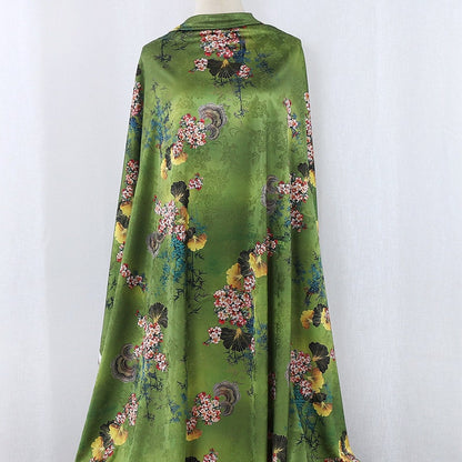 Tissu satin de soie Ginkgo Tea : imprimé floral, 150 cm de large