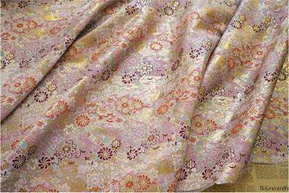 Tissu brocart japonais à fil d'or : Damas floral de bon augure (largeur 60")