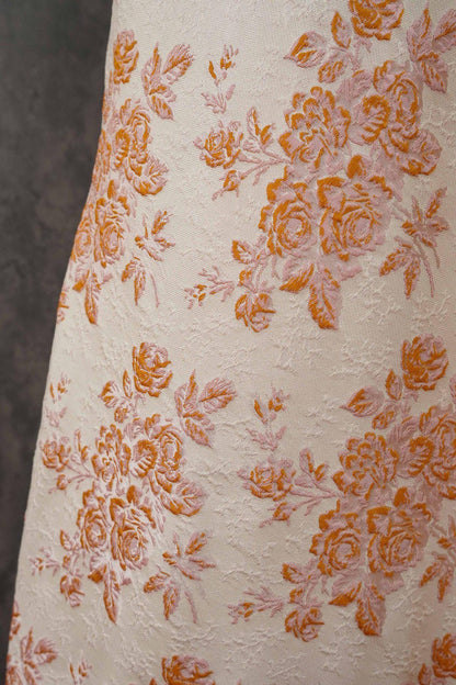 Tissu jacquard floral en relief : texture rigide 3D, ameublement et costumes - 157 cm de large