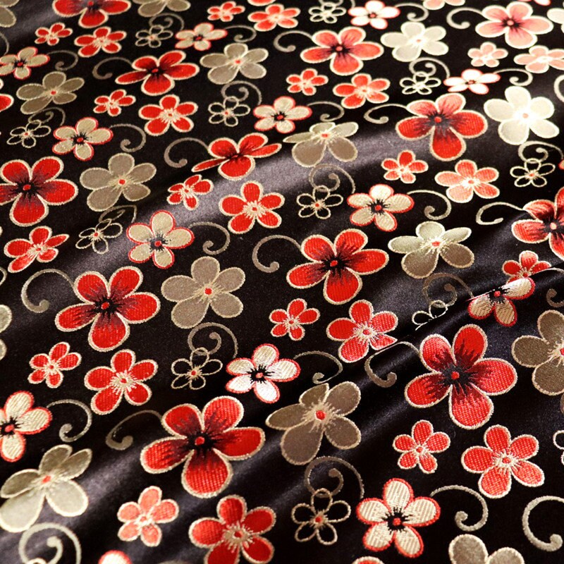 Brocart de soie à motif floral : 75 cm de large. Idéal pour l’ameublement, les costumes et la décoration.