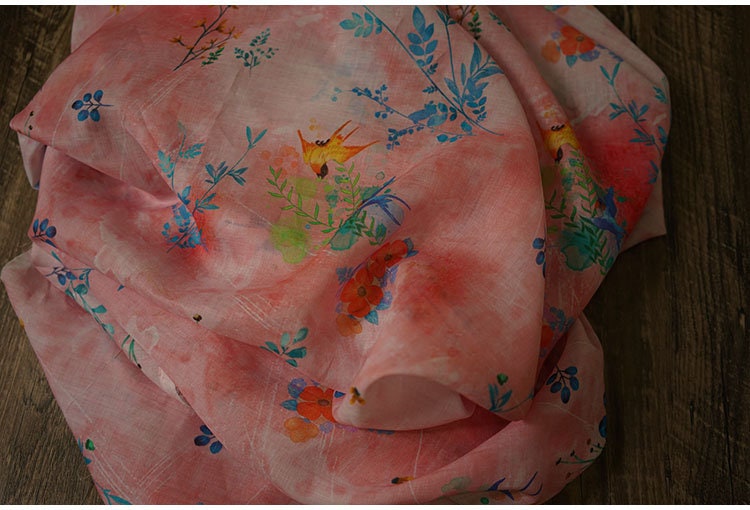Tissu ramie à motif floral printanier : textile léger pour vêtements et maison, 140 cm de large