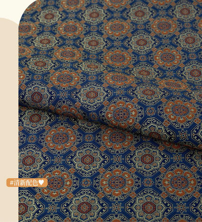 Tissu brocart Chant Bleu : Mélange de soie et rayonne Totem Japonais (59"L)