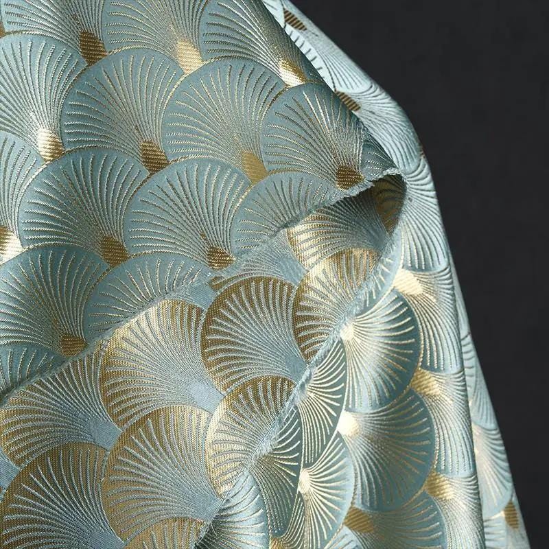 Tissu brocart à feuilles de ginkgo : 150 cm de large, mélange de rayonne et de satin