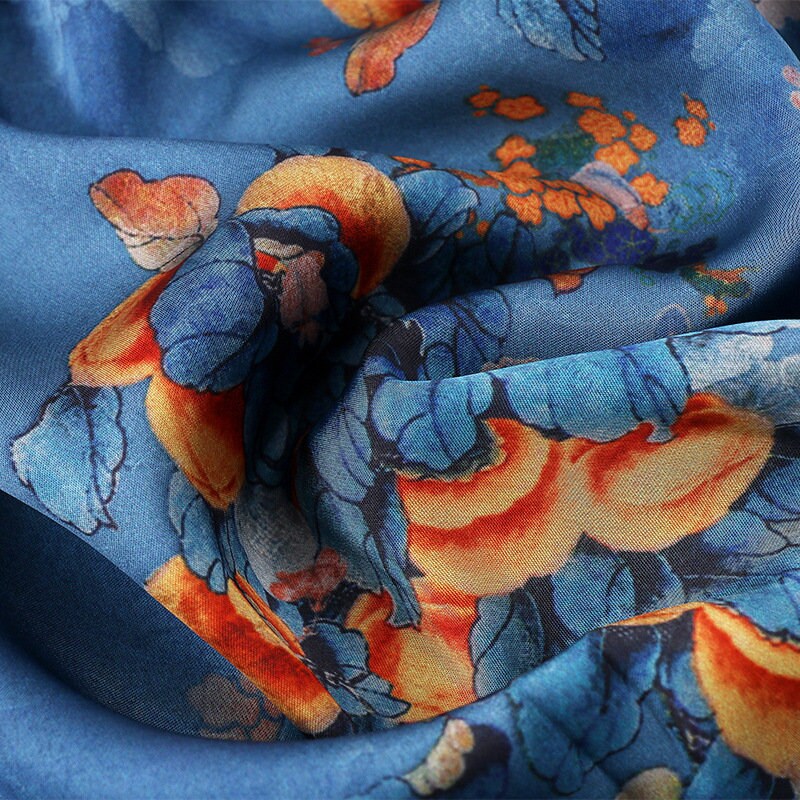 Tissu satiné bleu paon, imprimé floral, 150 cm de large
