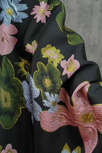 Tissu brocart floral à fils d'or : Robe élégante, ameublement et décoration d'intérieur
