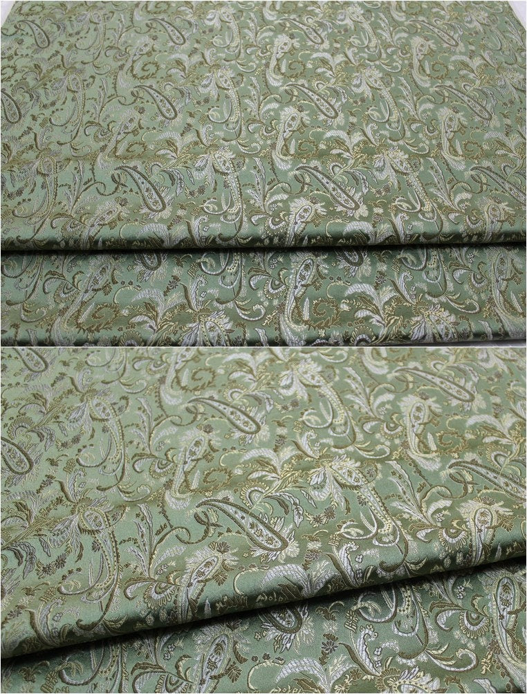 Tissu brocart à motif de plumes de paon : mélange de soie chinoise et de rayonne à fleurs magenta
