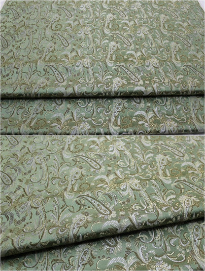Tissu brocart à motif de plumes de paon : mélange de soie chinoise et de rayonne à fleurs magenta