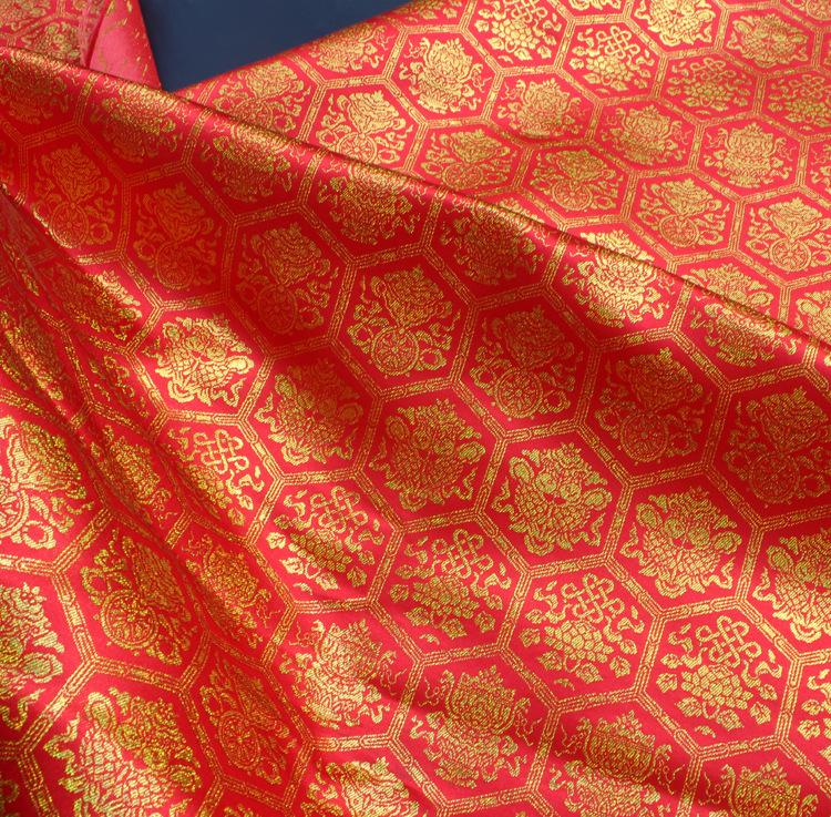 Tissu tissé or tibétain : jacquard rayonne porte-bonheur, 147 cm de large
