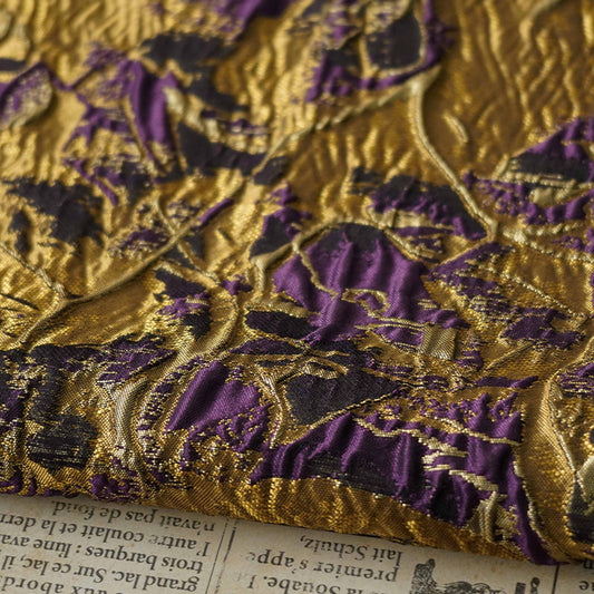 Tissu jacquard à fils d'or : texture 3D pour ameublement, costumes et décoration - 140 cm de large