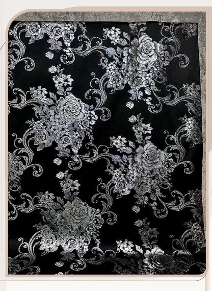 Tissu brocart jacquard noir : motif floral blanc nacré en relief, 150 cm de large