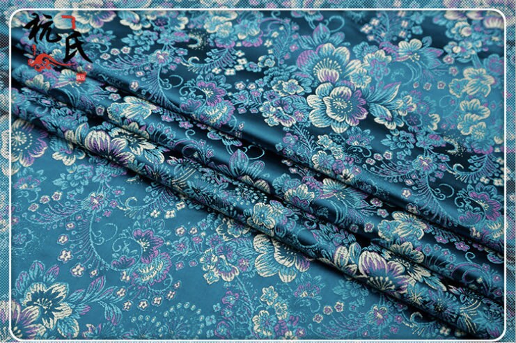 Tissu brocart jacquard damassé à motifs floraux : mélange de soie et de rayonne