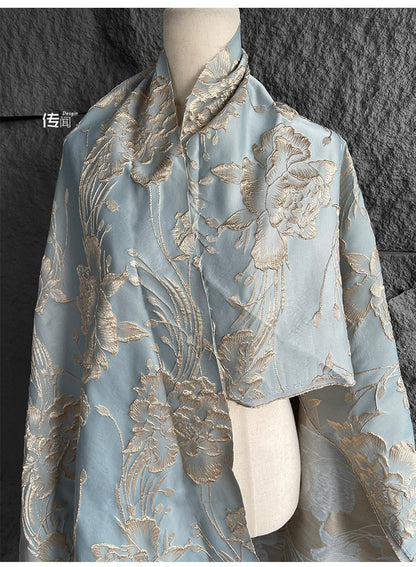 Tissu jacquard floral brodé or : 57 po de largeur, revêtement de créateur