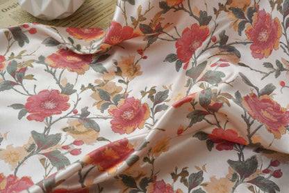 Tissu jacquard à motif floral : lurex tissé aux couleurs vives, 145 cm de large sur 1 mètre de long