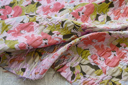 Tissu jacquard à motifs floraux en relief : Matière pour robe champêtre romantique