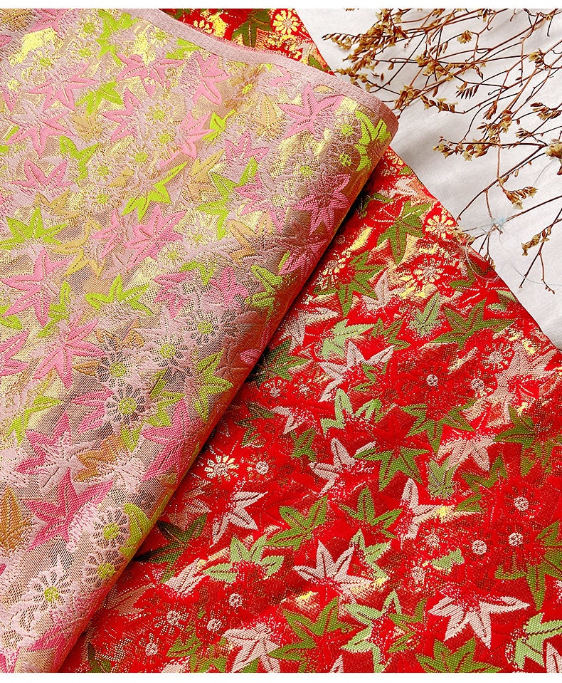 Tissu Nishijin Ori : Brocart Jacquard à motif de feuilles d’érable japonaises (largeur : 75 cm)