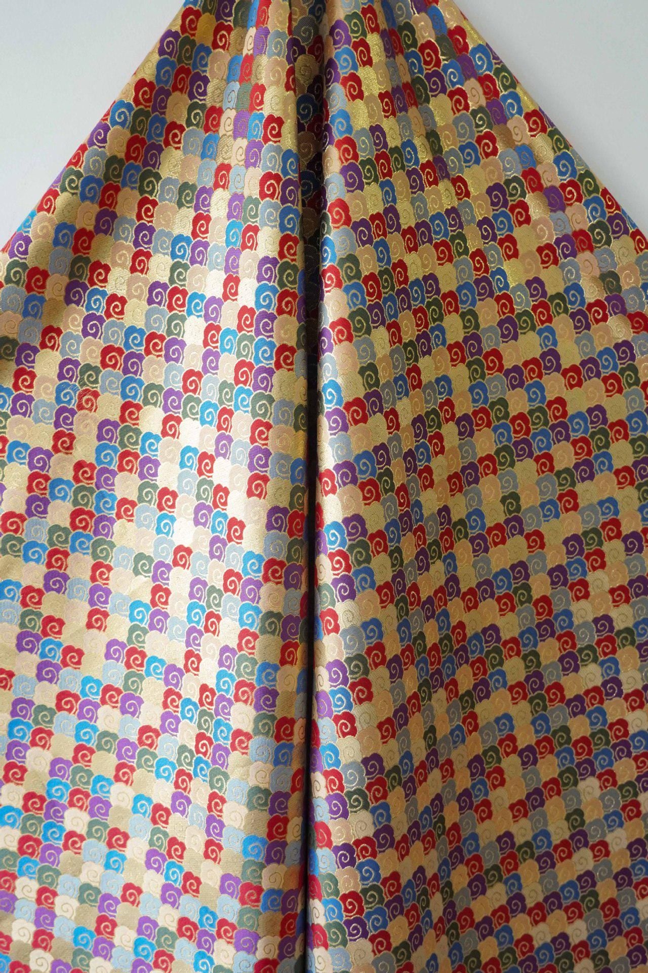 Tissu jacquard à fil doré : Nuage porte-bonheur 3D, pour l’ameublement, les costumes et la couture - 142 cm de large