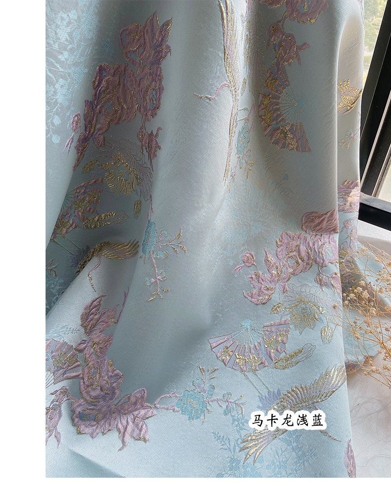 Tissu jacquard Grue Lotus : ameublement tissé à motif doré gaufré 3D, costumes, décoration