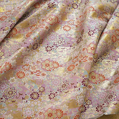 Tissu brocart japonais à fil d'or : Damas floral de bon augure (largeur 60")