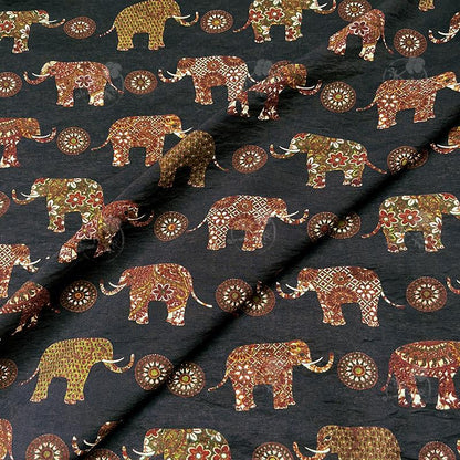 Tissu en coton à imprimé éléphants : motif ethnique superposé, matelassage et couture