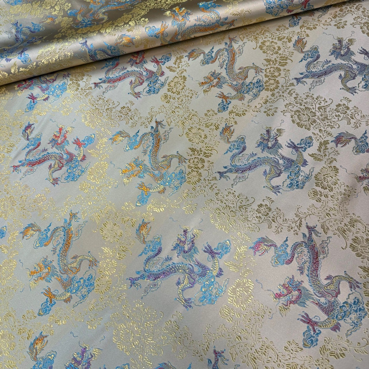Tissu brocart de soie : motif grand dragon, 150 cm de large, ameublement et confection