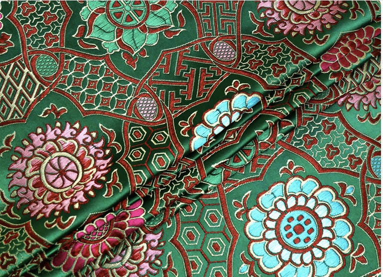 Tissu brocart à fleurs précieuses : Ameublement, matelassage et couture bouddhistes colorés