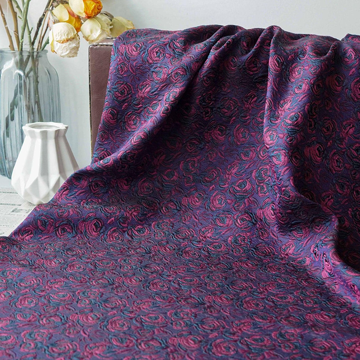 Tissu jacquard à motif de roses en relief : tissu d’ameublement vintage, 160 cm de large