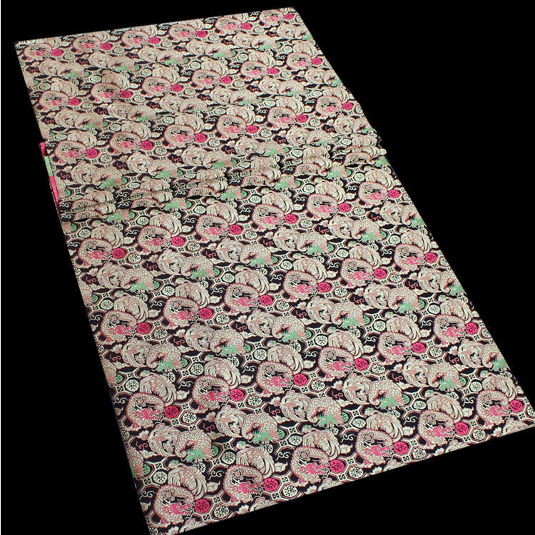Tissu brocart japonais Nishijin : mélange de soie et de rayonne jacquard à motifs floraux
