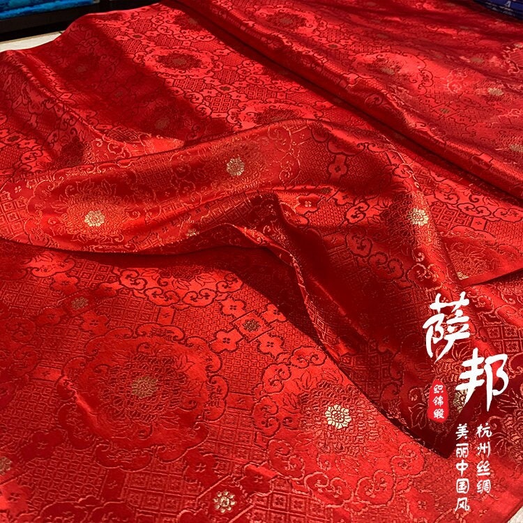 Tissu brocart de soie rouge : ameublement et matelassage traditionnels (largeur : 75 cm)