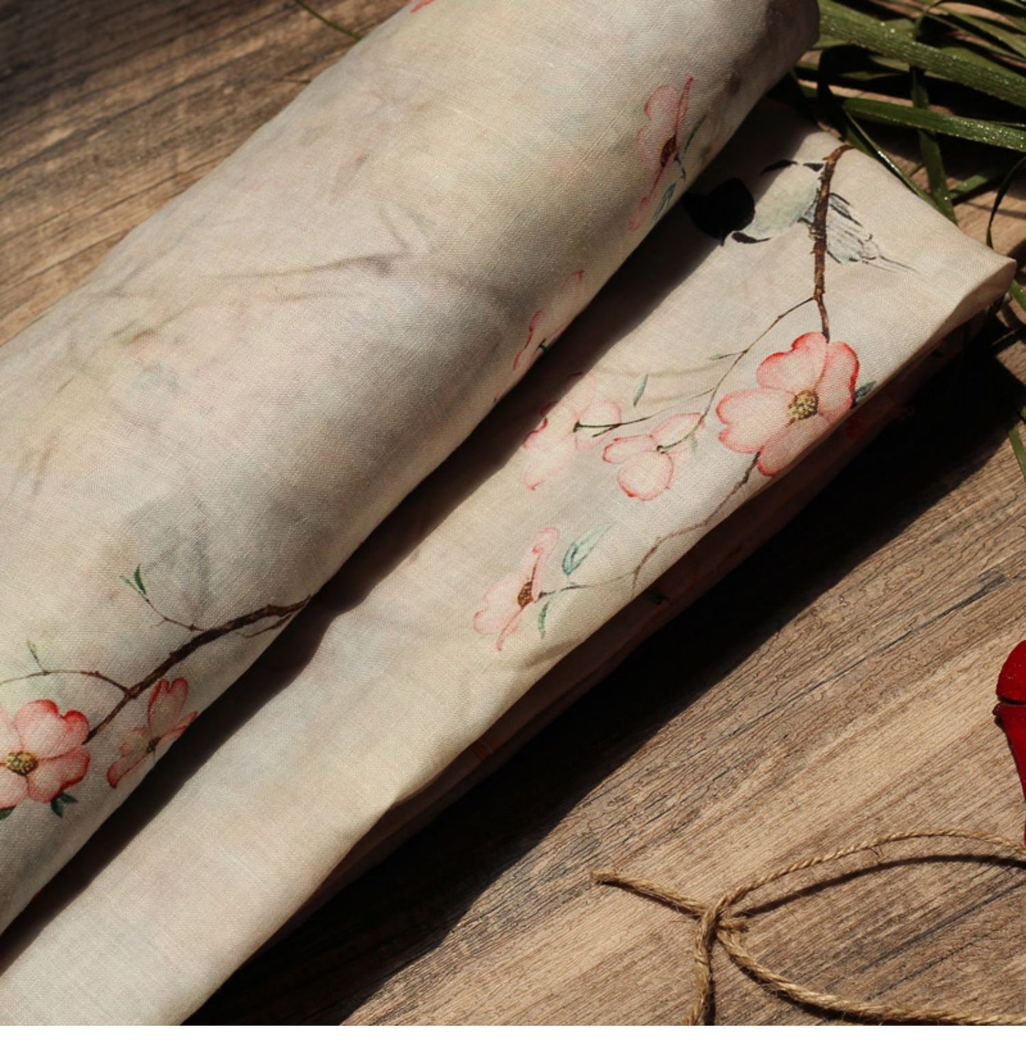 Tissu ramie au mètre : imprimé floral et oiseaux, textile doux et respirant