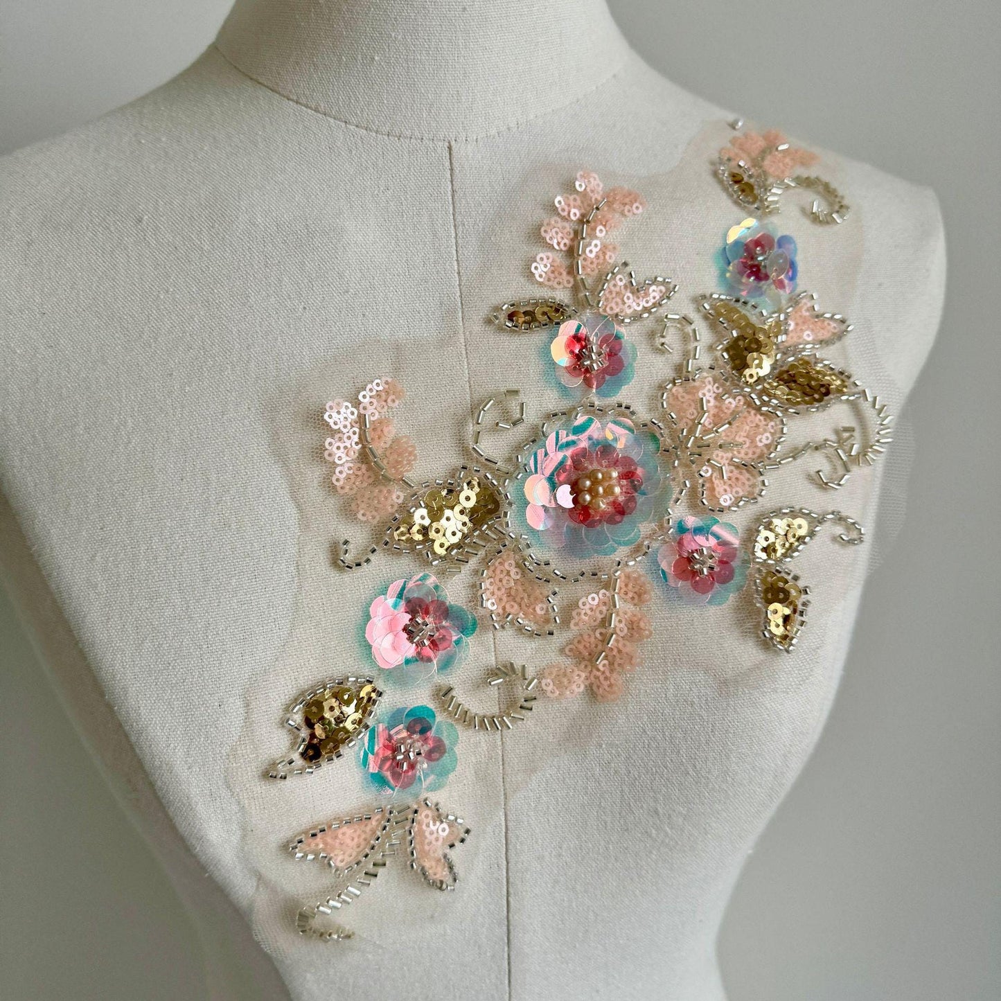 Applique florale 3D à sequins - Autocollant en tissu mesh brodé