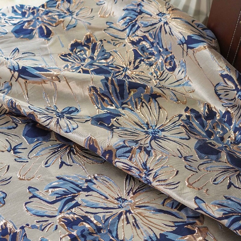 Tissu jacquard floral bleu à fil doré : 150 cm de large, gaufré, pour ameublement