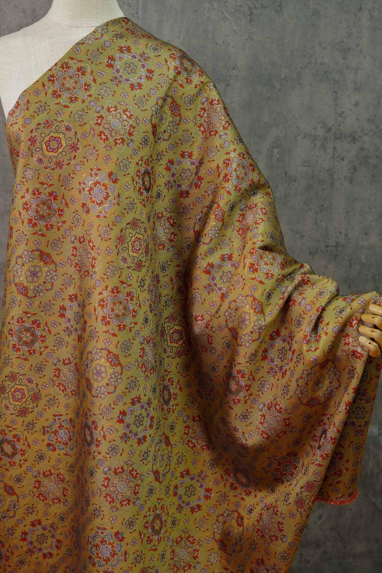 Tissu jacquard à fils d'or : tissu Dunhuang tissé et gaufré, 150 cm de large